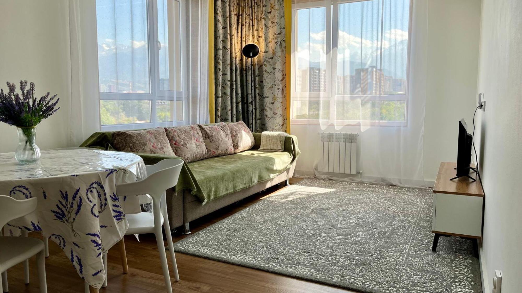 вид на горы из уютной квартиры Apartment